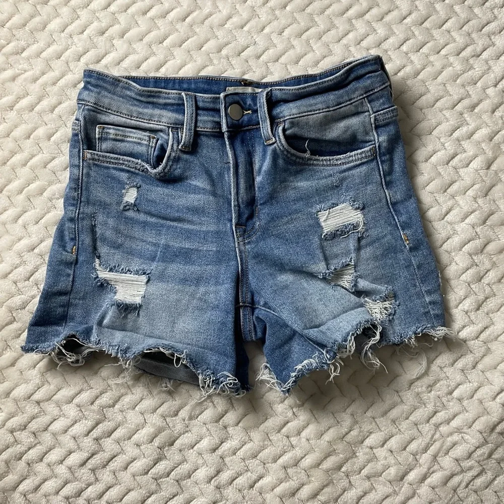 Altar’d State High Rise Button Fly Distressed Shorts Size‎ Small stretch